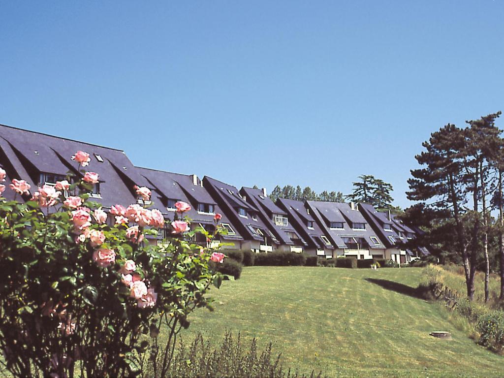 Lagrange Vacances Les Hauts De Clairvallon Houlgate Exterior photo