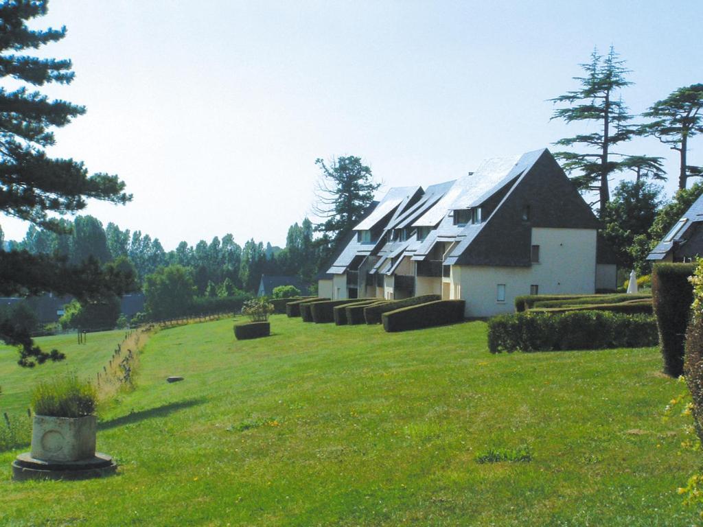 Lagrange Vacances Les Hauts De Clairvallon Houlgate Exterior photo